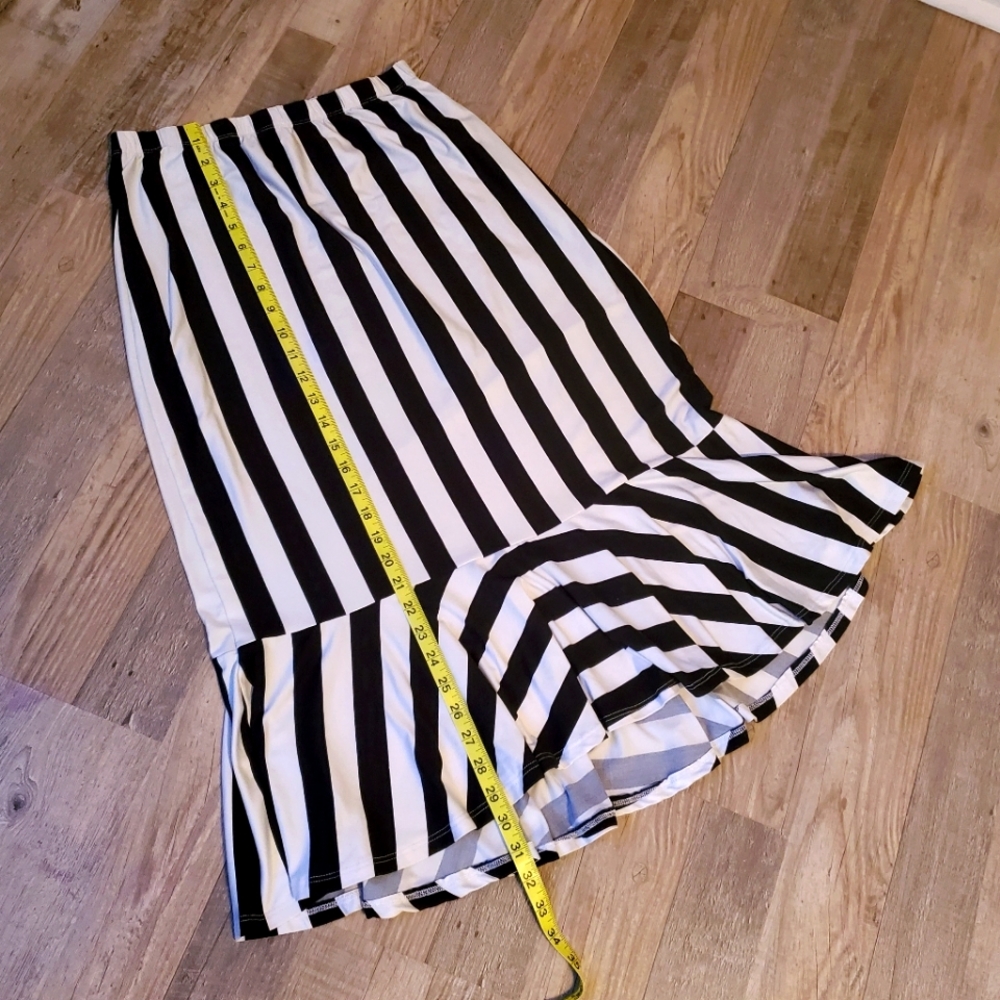 Reborn J Striped Black and White Skirt - Picture 1 of 4